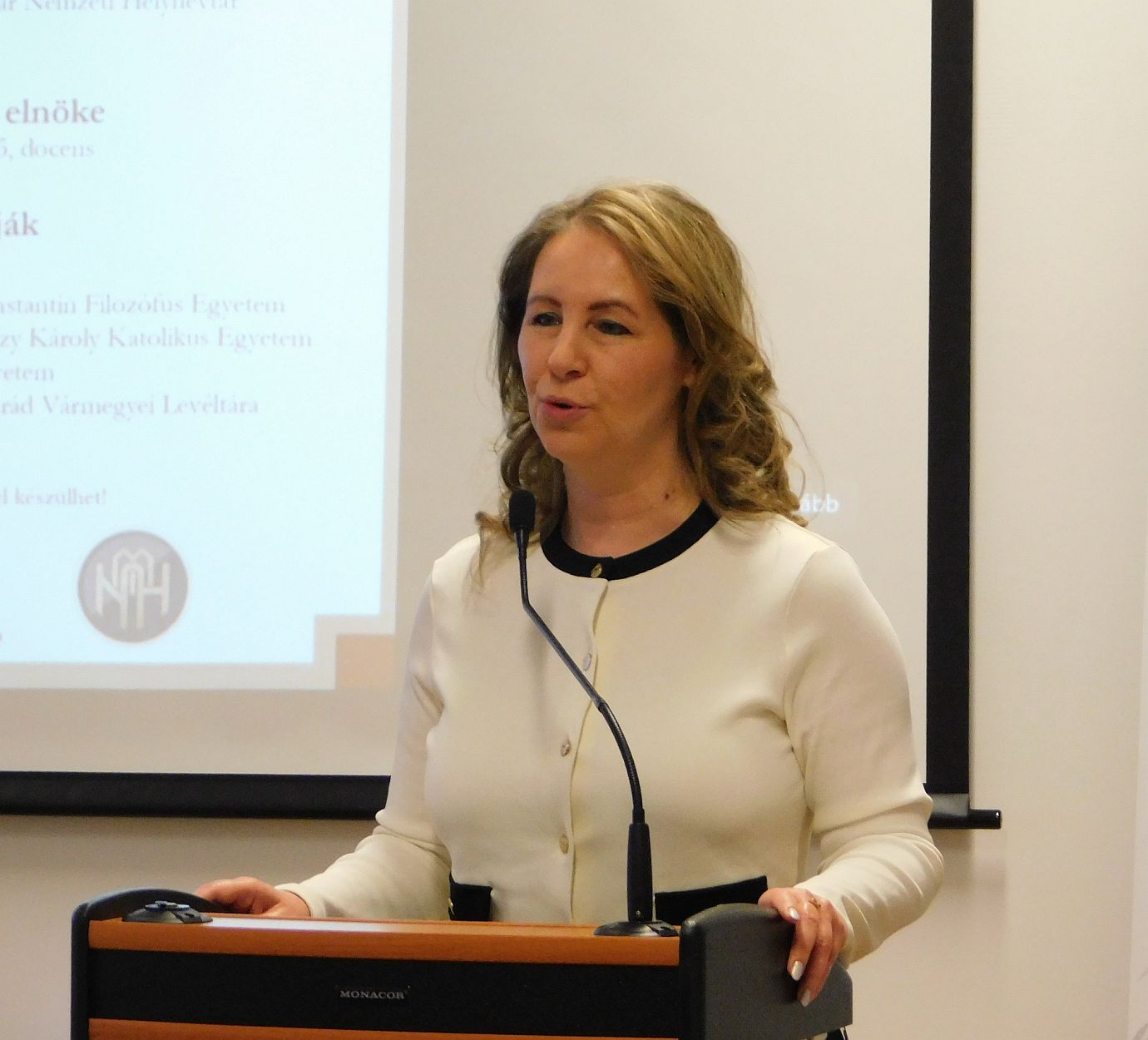 Angyal Laszlo es Greczi Zsoldos Eniko konyvbemutatoja 02