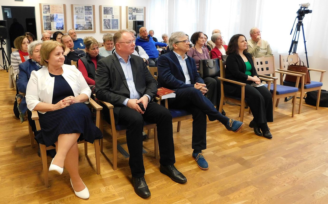 Angyal Laszlo es Greczi Zsoldos Eniko konyvbemutatoja 03